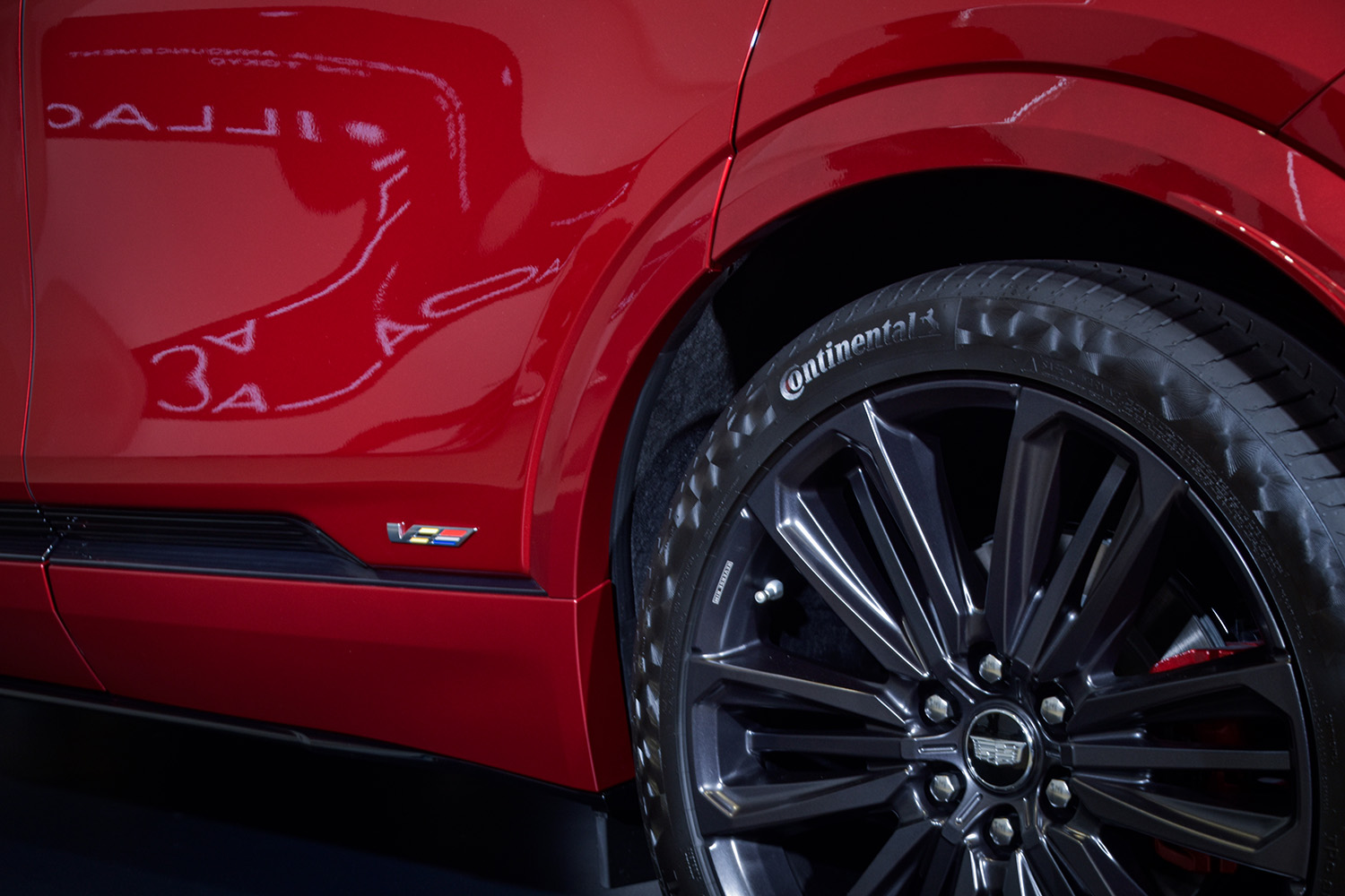 キャデラックの高性能EV「リリックV」が日本仕様で登場