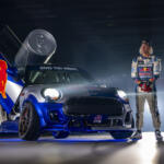 【画像】物流倉庫貸し切りの超ド派手な屋内ドリフトイベントに5000人が熱狂!!　F1マシンまで飛び出した「Red Bull Tokyo Drift 2026」が鳥肌モノ！ 〜 画像3