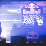 【画像】物流倉庫貸し切りの超ド派手な屋内ドリフトイベントに5000人が熱狂!!　F1マシンまで飛び出した「Red Bull Tokyo Drift 2026」が鳥肌モノ！ 〜 画像11