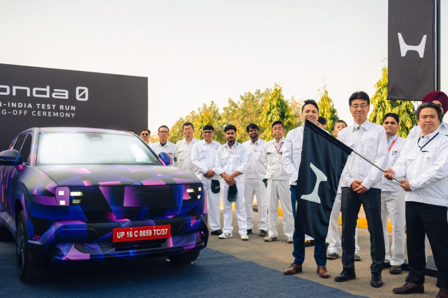 インドでテスト走行をするHonda0 α