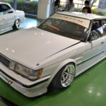 【画像】BOUSOUZOKU流儀のシャコタンで1980年代魂の健在！　令和になっても懐かしのGX71マークIIのカスタムが輝いていた【大阪オートメッセ2026】 〜 画像8