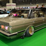 【画像】BOUSOUZOKU流儀のシャコタンで1980年代魂の健在！　令和になっても懐かしのGX71マークIIのカスタムが輝いていた【大阪オートメッセ2026】 〜 画像17