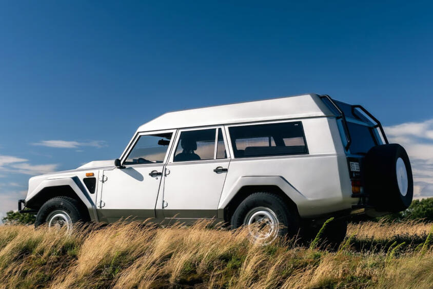 ランボルギーニ伝説のSUV「LM002」のワゴンモデル!?　ブルネイ国王が作らせた世界で１台の「カロッツェリア・ディアマンテ」