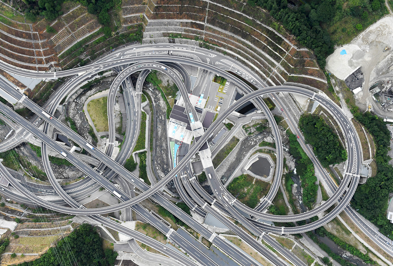 高速道路のジャンクション周辺のイメージ