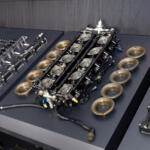 【画像】本当にベルガーがF1で使っていたパーツがアクセサリーに！　レースファン垂涎のアイテムの正体とは 〜 画像8