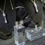 本当にベルガーがF1で使っていたパーツがアクセサリーに！　レースファン垂涎のアイテムの正体とは