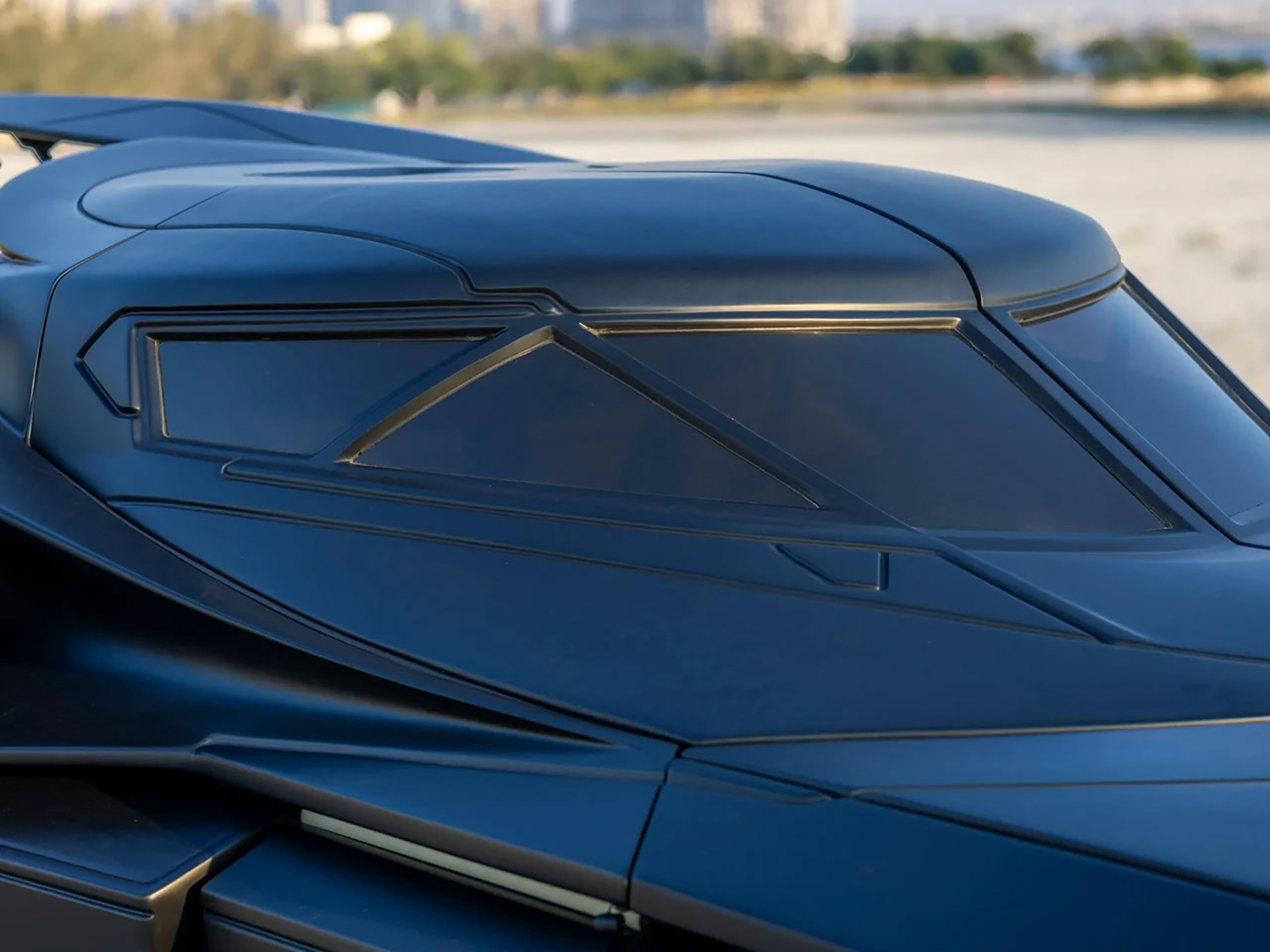 常軌を逸した究極の魔改造マシン「AVG バットモービル・トリビュート」の狂気 〜 画像1