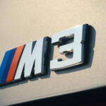 【画像】当たり前のように見てるけどなんで「赤・青・ネイビー」の３色？　BMWのハイパフォーマンス部門「Ｍ」の色の秘密 〜 画像1