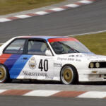 当たり前のように見てるけどなんで「赤・青・ネイビー」の３色？　BMWのハイパフォーマンス部門「Ｍ」の色の秘密