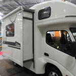 【画像】トラックベースのキャンピングカー「キャブコン」じゃ乗り心地にも限界が……そこで登場したキャンピングカー専用シャシーがいま注目を集めている 〜 画像3