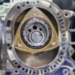 【画像】10万kmでオーバーホールが必要ってぶっちゃけ早すぎない？　ロータリーエンジンが傷みやすいワケ 〜 画像14