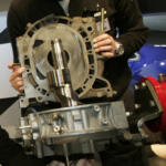 【画像】10万kmでオーバーホールが必要ってぶっちゃけ早すぎない？　ロータリーエンジンが傷みやすいワケ 〜 画像10