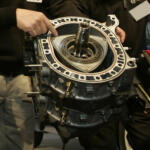 【画像】10万kmでオーバーホールが必要ってぶっちゃけ早すぎない？　ロータリーエンジンが傷みやすいワケ 〜 画像15