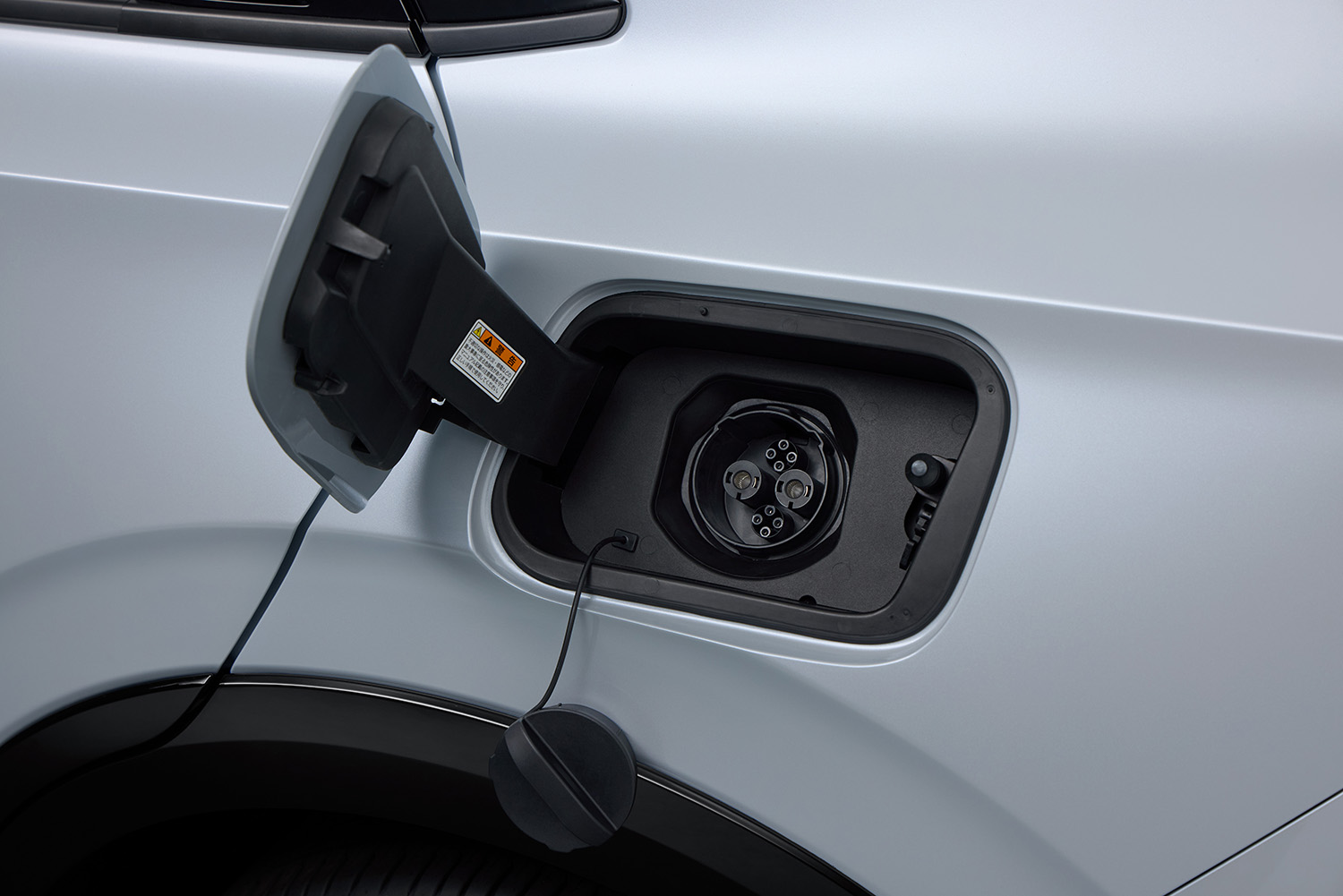 ホンダ・インサイト（4代目）の充電口 〜 画像39