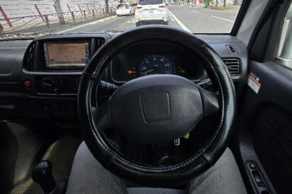 中古の４速MT軽バンを運ぶ仕事で実感！　高速の大型トラックを「邪魔」がっちゃイカン!!