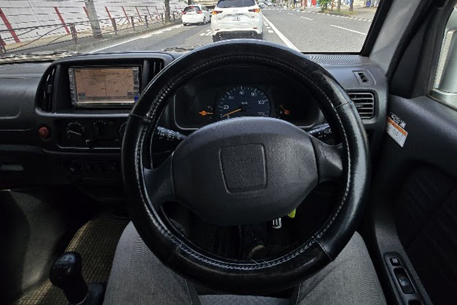 中古の４速MT軽バンを運ぶ仕事で実感！　高速の大型トラックを「邪魔」がっちゃイカン!!