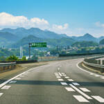 【画像】中古の４速MT軽バンを運ぶ仕事で実感！　高速の大型トラックを「邪魔」がっちゃイカン!! 〜 画像1