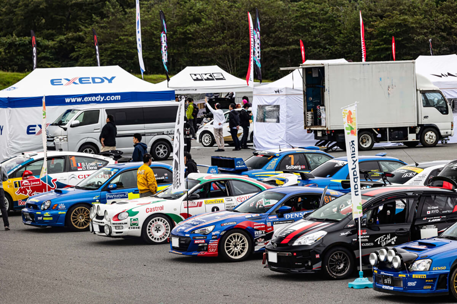 レプリカ車両が集まるオフ会