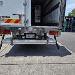 【画像】トラックの後方に生えてる黒い「象牙」のようなシロモノはなに？　機能部品でもありドレスアップパーツでもあるアイテムの正体とは 〜 画像7