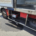 【画像】トラックの後方に生えてる黒い「象牙」のようなシロモノはなに？　機能部品でもありドレスアップパーツでもあるアイテムの正体とは 〜 画像1