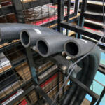 【画像】トラックの後方に生えてる黒い「象牙」のようなシロモノはなに？　機能部品でもありドレスアップパーツでもあるアイテムの正体とは 〜 画像5