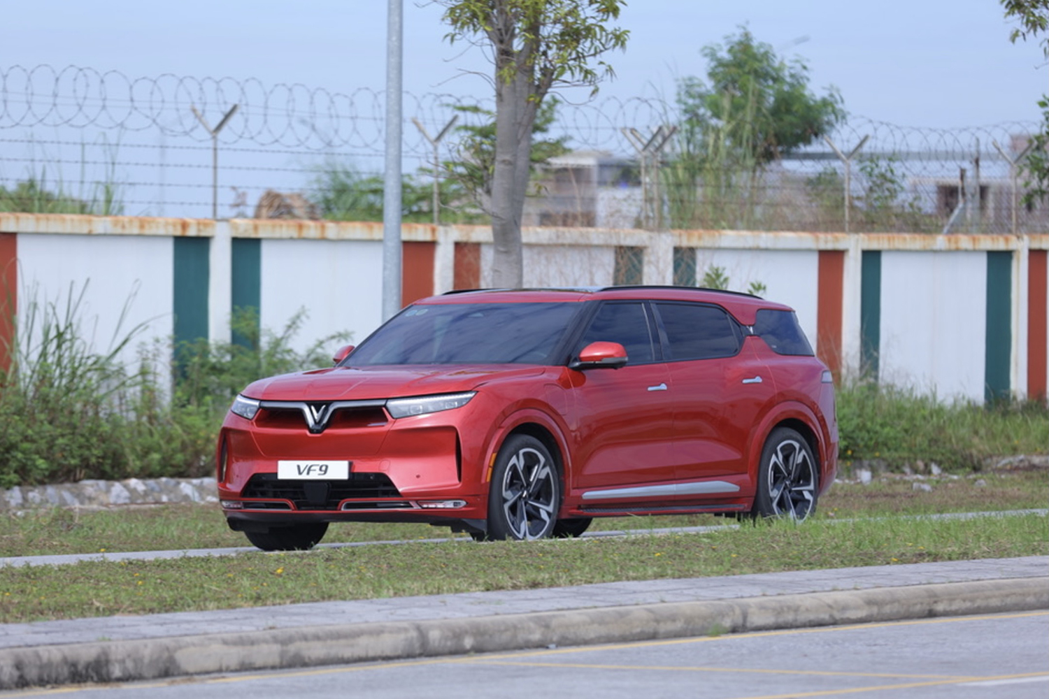 ビンファスト VF9