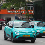 【画像】驚異の急成長を遂げるベトナムの国産メーカー「ビンファスト」を現地取材！　2045年に「先進国の仲間入り」も現実的と思えるクルマと交通状況に衝撃!! 〜 画像1