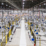 【画像】驚異の急成長を遂げるベトナムの国産メーカー「ビンファスト」を現地取材！　2045年に「先進国の仲間入り」も現実的と思えるクルマと交通状況に衝撃!! 〜 画像4