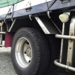 【画像】トラックの荷室の「上の角」で光ってるランプ！　あれはどういう役割のもの？ 〜 画像1