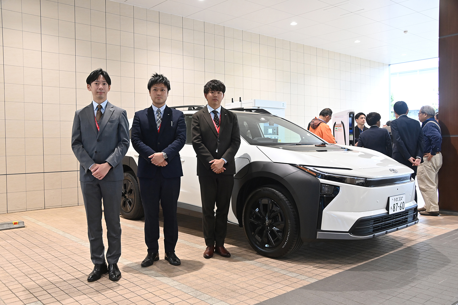 トヨタディーラーの営業スタッフ