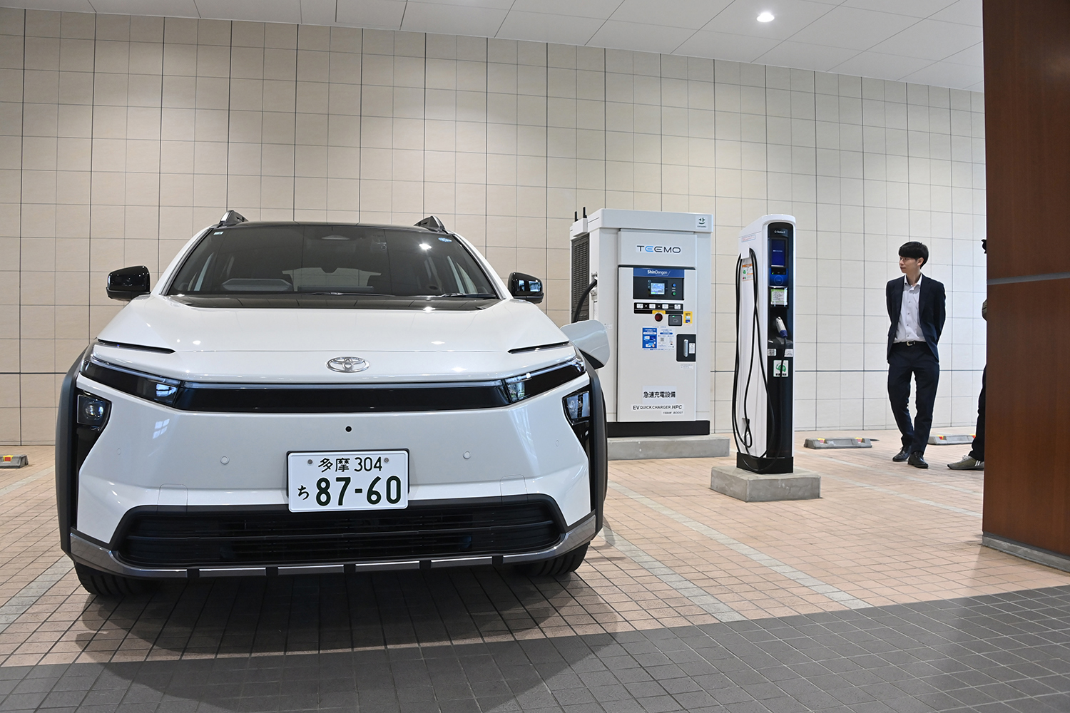 TEEMOの急速充電器とbZ4Xツーリング