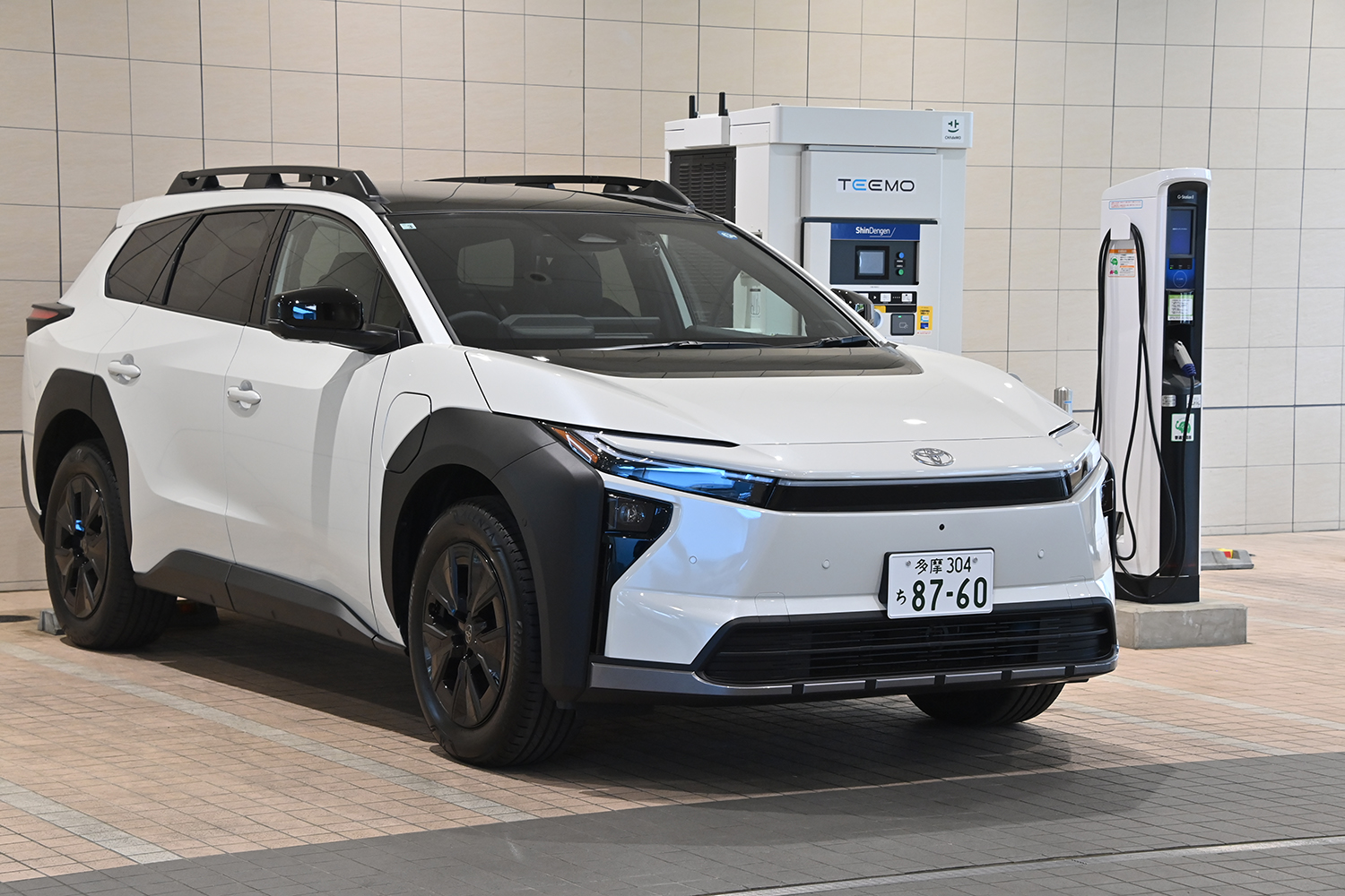 TEEMOの急速充電器とbZ4Xツーリング