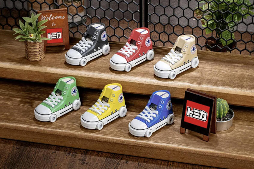 コンバースの名作スニーカーが超人気ミニカーシリーズに登場って全色揃えるしかないじゃん！　しかもハイカット・ローカットに変身できるギミック付きだと!?