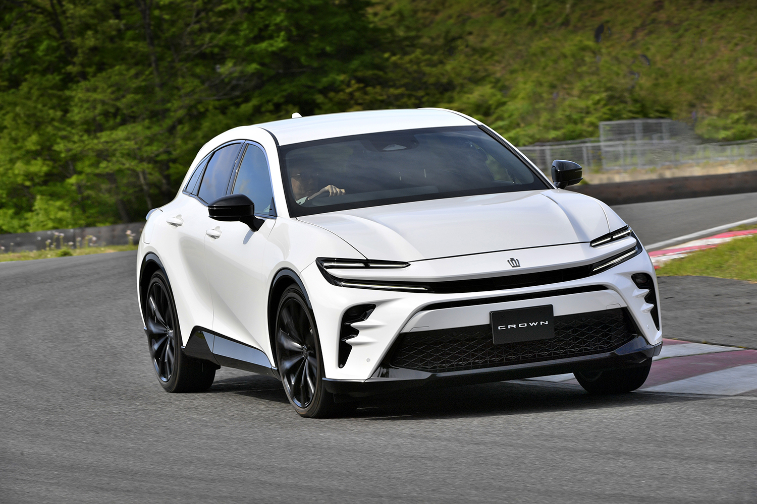 トヨタ・クラウンスポーツ