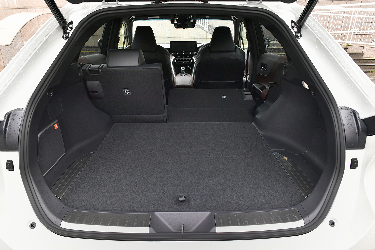 トヨタ・ハリアーのラゲッジ 〜 画像14