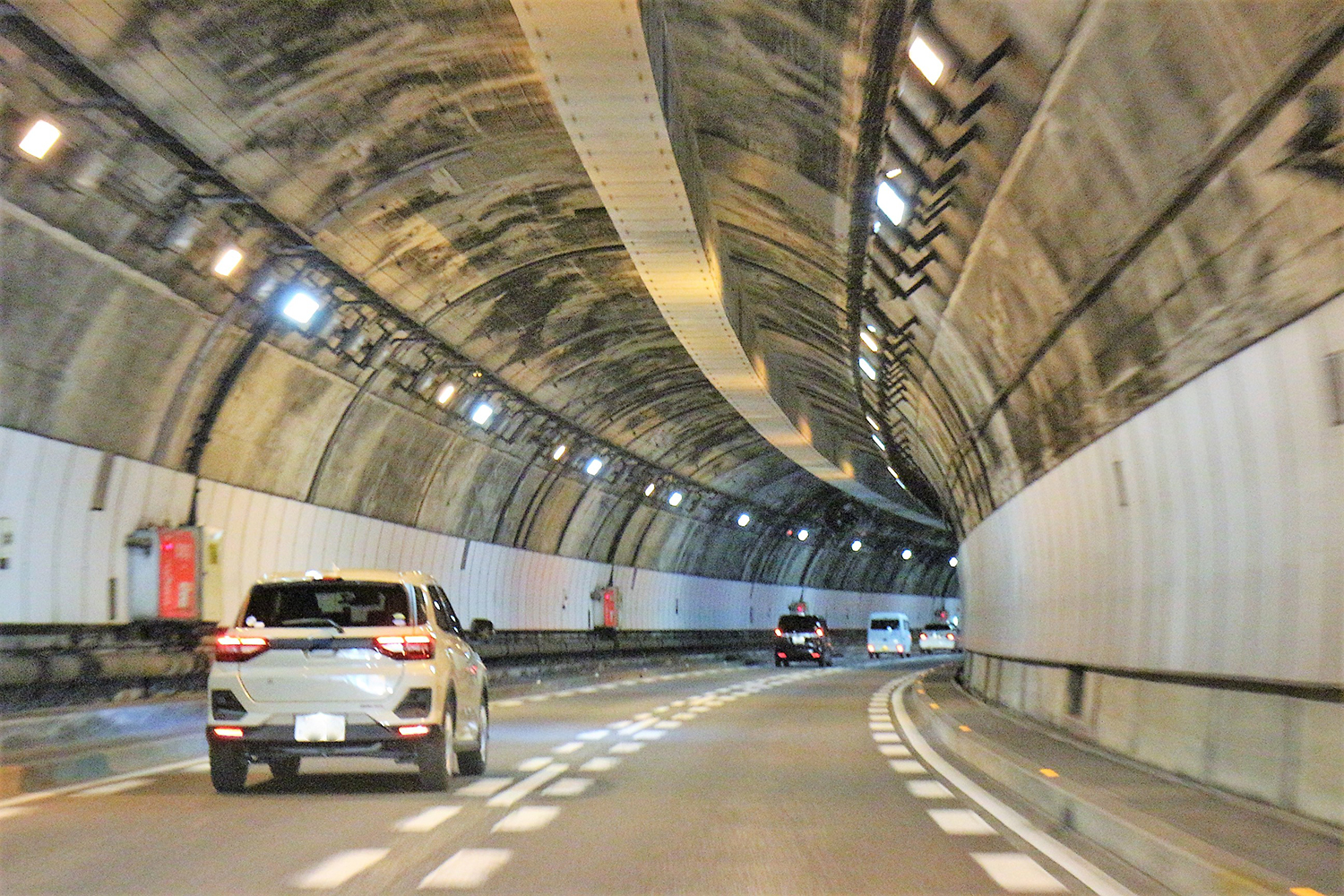 トンネル内のイメージ
