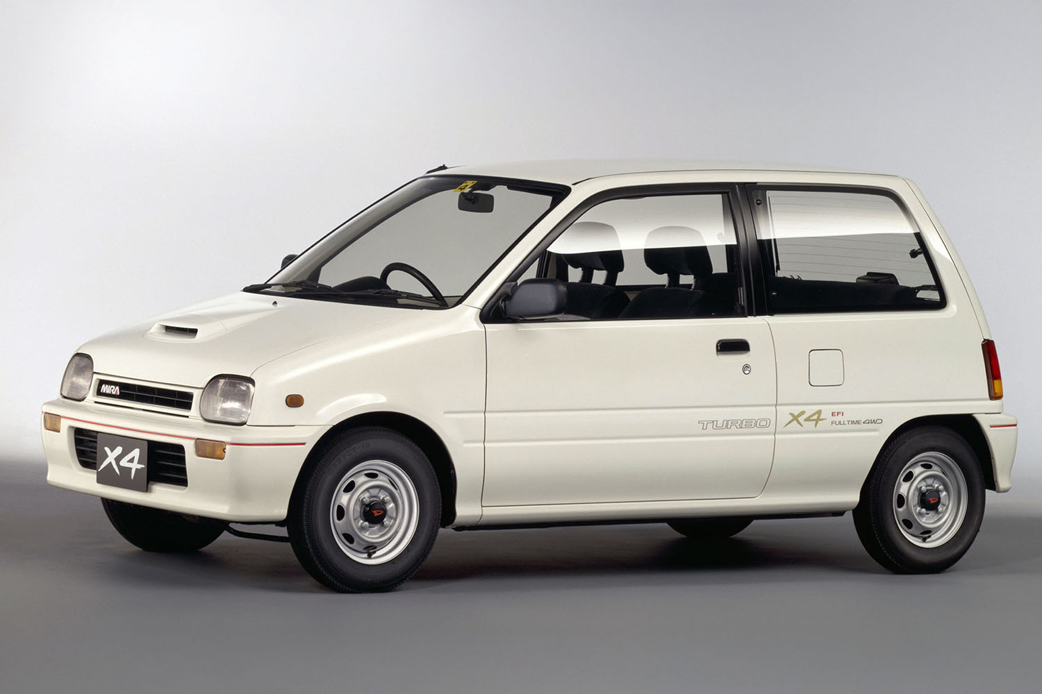 ダイハツ・ミラX4のフロントスタイリング