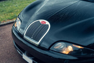 サルーンの皮を被ったスーパーカー「ブガッティEB112」は世界にたった3台しか存在しない激レア車だった