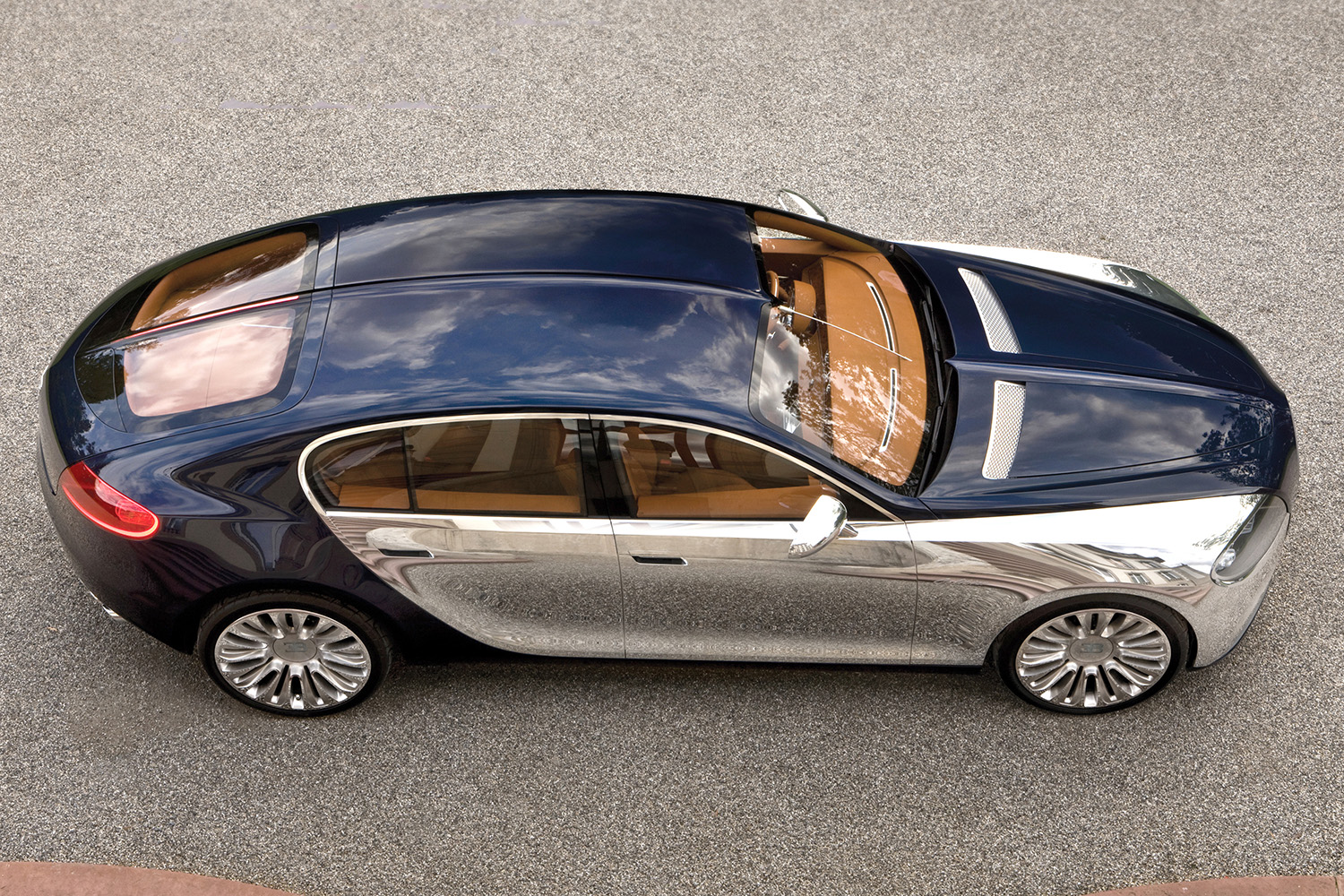 ブガッティ16Cガリビエールの俯瞰サイドビュー 〜 画像17