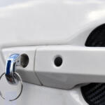 【画像】ドアノブを引くだけでロック解除……されないけどなんで？　クルマのスマートキーが突然使えなくなったらやるべき行動とは 〜 画像3