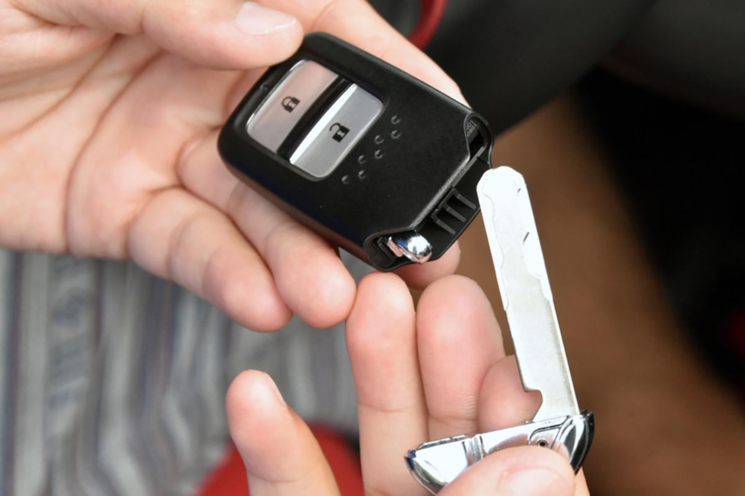 スマートキーに内蔵されたメカニカルキー