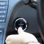 【画像】ドアノブを引くだけでロック解除……されないけどなんで？　クルマのスマートキーが突然使えなくなったらやるべき行動とは 〜 画像8