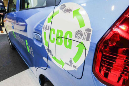 スズキがインドで新たな燃料の開発に挑む！　元となる資源は……「牛糞」!!