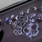 【画像】愛娘向けに作った花柄シートに花柄ウイングのキュートなクルマ……だが中身は1600馬力で最高速450km/hの怪物ブガッティってどんだけアンマッチ!? 〜 画像11