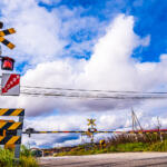 【画像】あれ？　踏切って窓を開けて通過って教習所で習った気がするけどやらないと違反？　法律上の正しいルールとは 〜 画像5