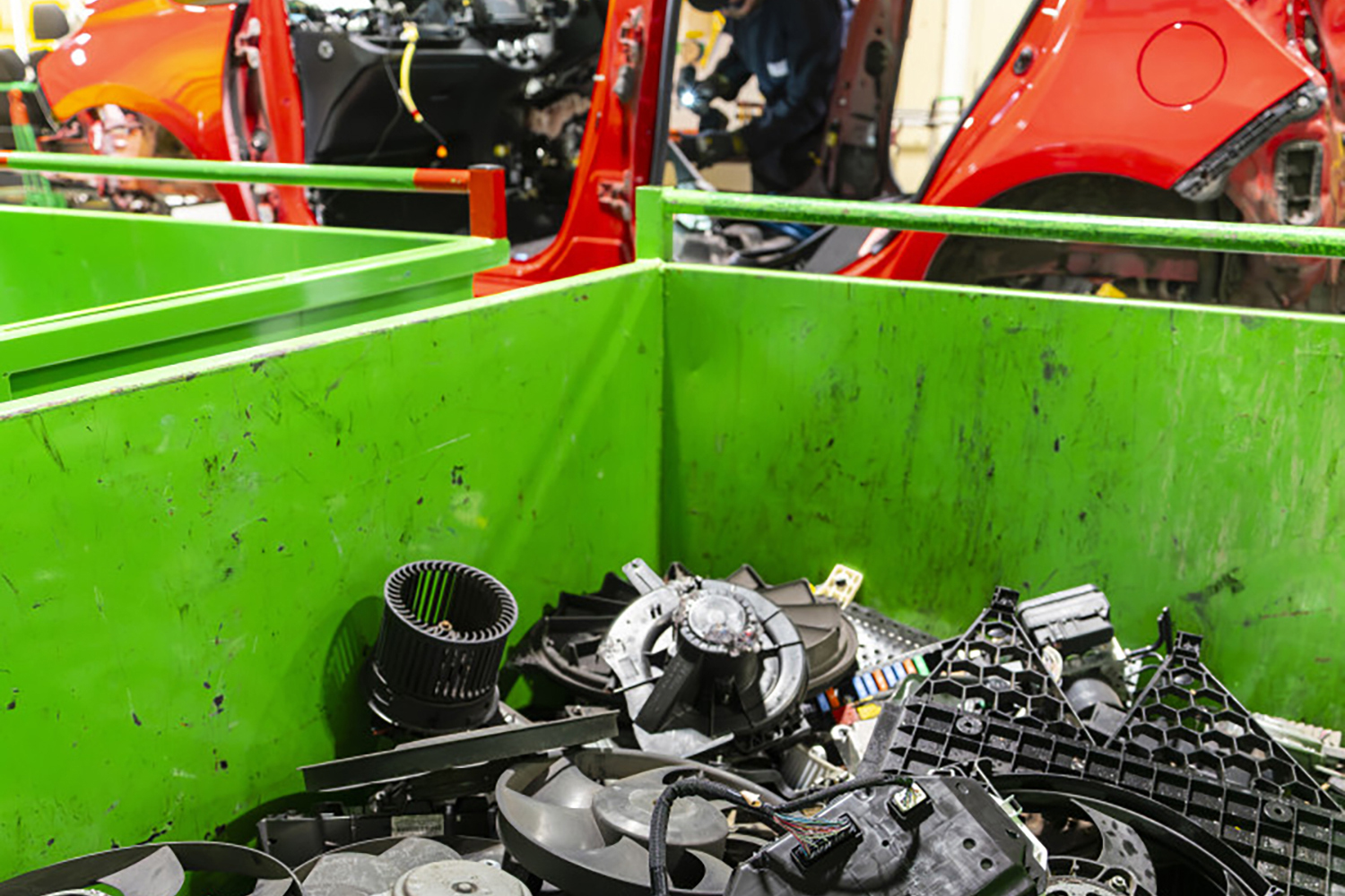 廃車から外された部品