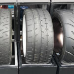 【画像】「どうせ来冬は買い直すし……」でスタッドレスを履いたまま夏を迎えるのは危険！　タイヤは「適正温度」じゃないとグリップを発揮できないシロモノだった 〜 画像3