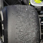 【画像】「どうせ来冬は買い直すし……」でスタッドレスを履いたまま夏を迎えるのは危険！　タイヤは「適正温度」じゃないとグリップを発揮できないシロモノだった 〜 画像3