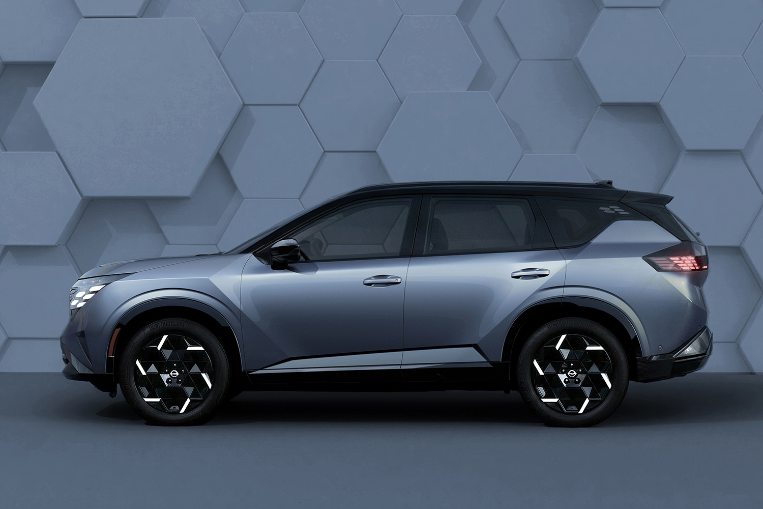 日産エクストレイルのサイドビュー