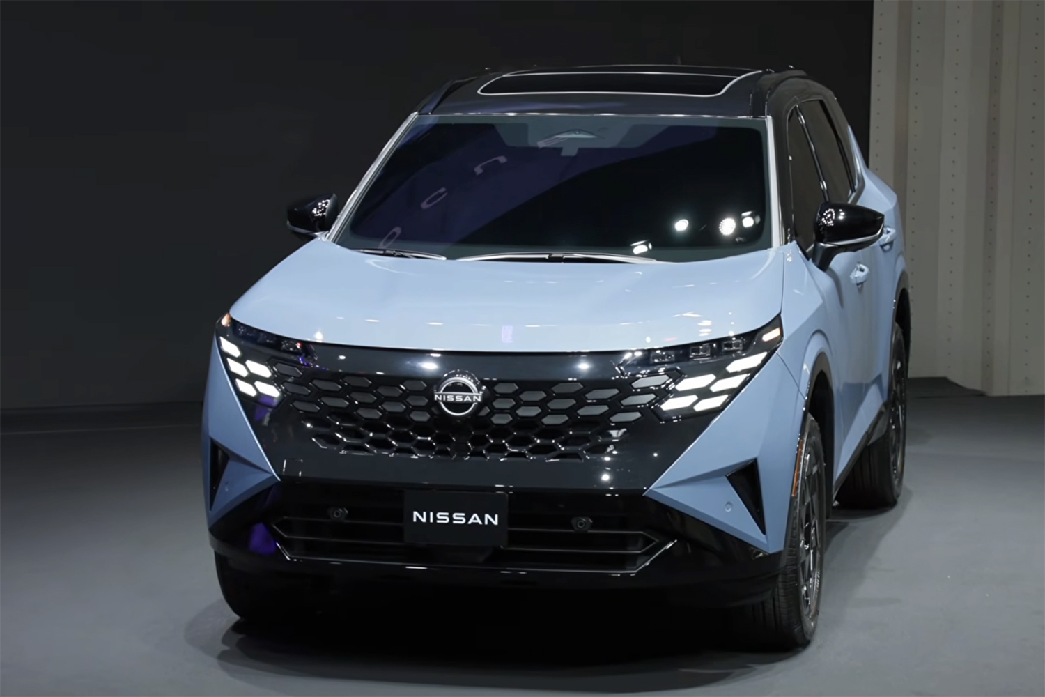 日産エクストレイルのフロントスタイリング